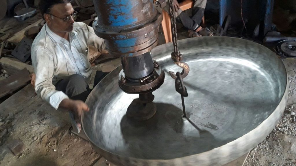 Making dished ends by Hydrolic pressure machine